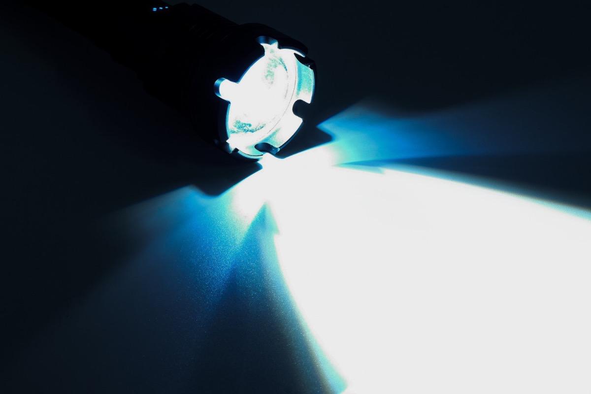 "Ручной аккумуляторный фонарь 5000 мАч с P90 и COB" - вид 5